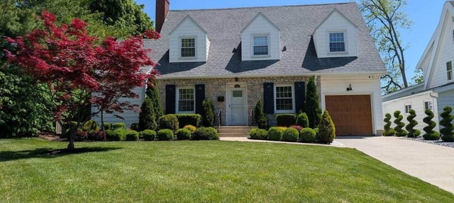 3-Bedroom Cape Cod Oasis, Private Yard, Fire Pit in Richmond