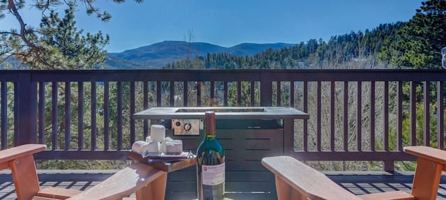 3-BR, air conditioning, hot tub, 30m to Red Rocks, majestic views, star gazing in Evergreen