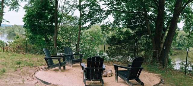 #3 Riverfront Lodging. Beach, Boat, Fish, Hike. in Poynette