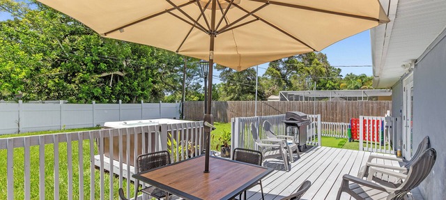4BR/3BR - Spacious Home 4 Minutes From Beach in Largo