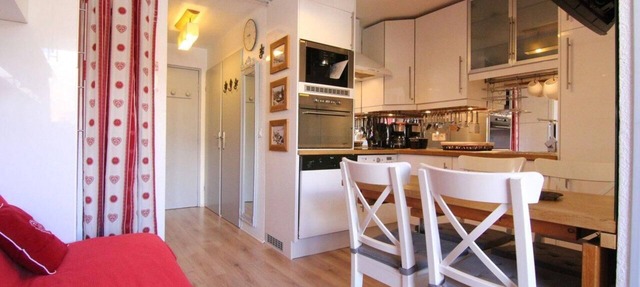50m from ski slopes, 2nd floor, tv, 25m², Alpe d'Huez in L'Alpe d'Huez