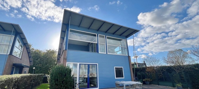 6 pers Modern harbor house with fenced garden with the lake view in Anjum