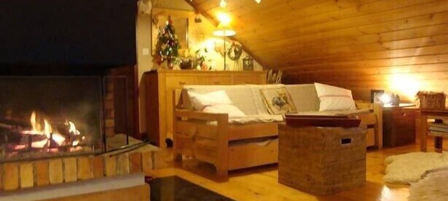 6 to 7 sleeps, spacious with central fireplace, wooden top of the chalet. in Villard-De-Lans