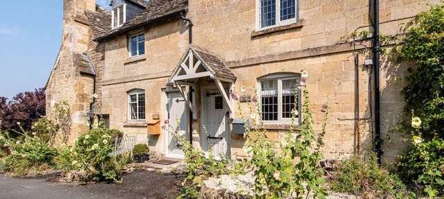 A beautiful quintessential Cotswold Cottage - Honeysuckle Cottage, Stanton in Stanton