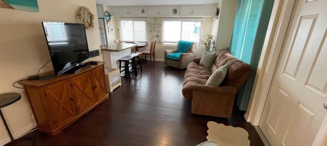 adorable 2 bedroom 2 full bath beach bungalow Located on Nettles Island FL in Jensen Beach