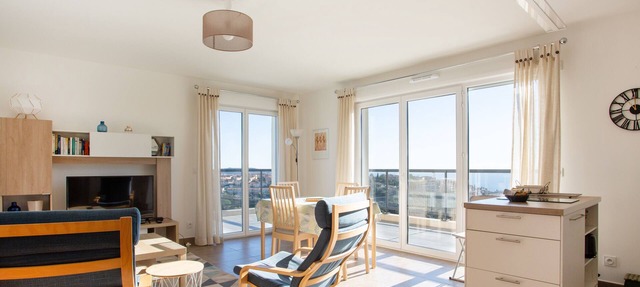Air-conditioned apartment with pool, garage in a luxury residence in Nice