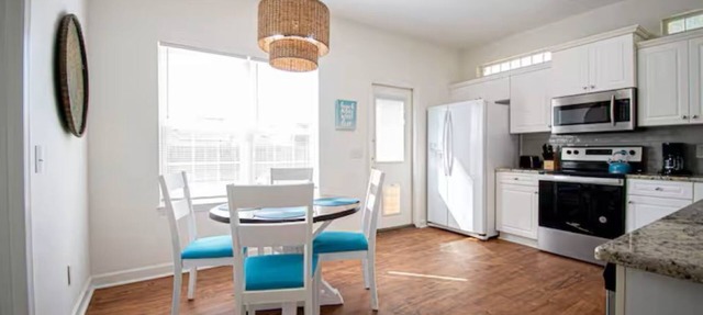amily Fun~ Dog Friendly~ Home with Pool Access! in Southport