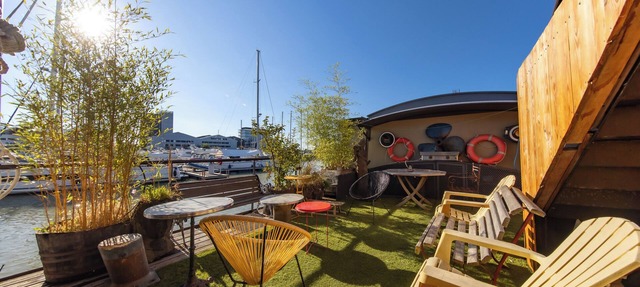 Apartment 'Le Grand Salon' with Lake View, Shared Terrace and Wi-Fi in Bordeaux