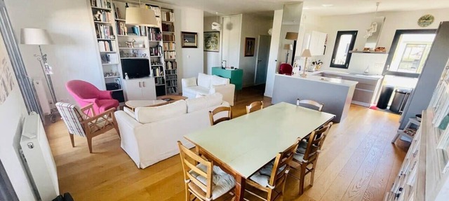 Apartment With Parking 2 Bedrooms & Furnished Terrace in Bordeaux