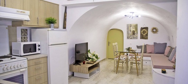 Areopolis Art Apartment for 6, in Areopoli,Mani in Areopoli