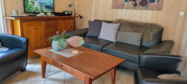 Austernperle 258 Vacation Home in Baabe. Relax in the hot tub and in your own sauna. Cozy evenings by the fireplace. A terrace right on the edge of the forest with exclusive teak lounge chairs. One parking space included in Baabe