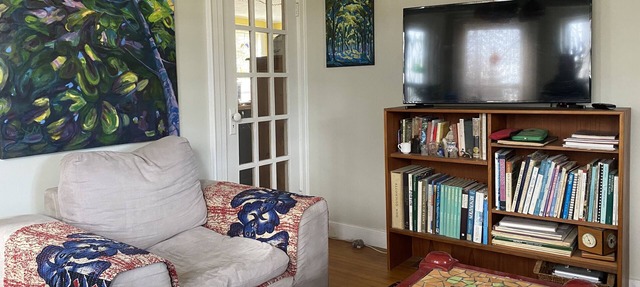 Basin view home w/art studio - steps to beach in Deep Brook