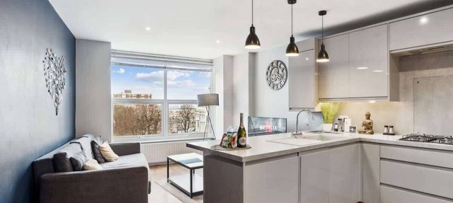 Beach Access Apartment w/Pier Views & Near Lanes in Brighton and Hove