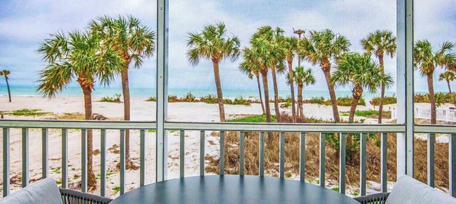 Beach Villa 2313, Upscale and Beautiful Beach Front Condo with Gorgeous Gulf in Captiva