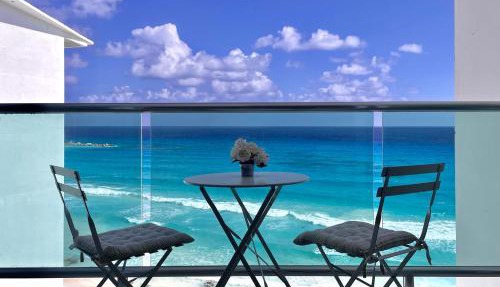 Beachfront Apartment by Andiani Travel in Cancun