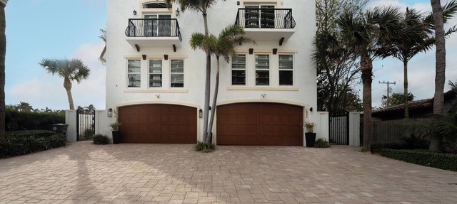 Beachside Luxury Private Townhome w/Pool, Elevator, Ocean and Marina Views in Boca Raton