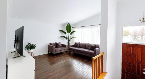 Beautiful Bangalow Near Montreal in Longueuil