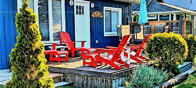 Beautiful, clean 3 bedroom 4 min walk to the beach, splashpad & playground. in Harrow