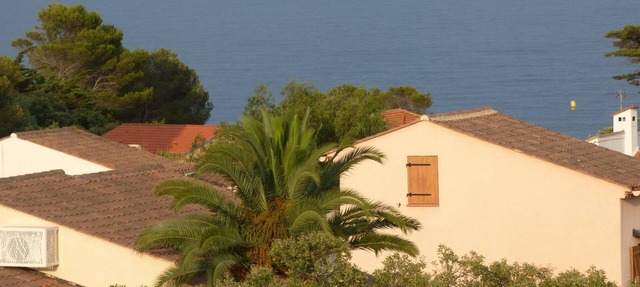 Beautiful Sea View – Terrace (Loggia) – 300 m from the Beach – Near Shops Wi-Fi in SAINT AYGULF