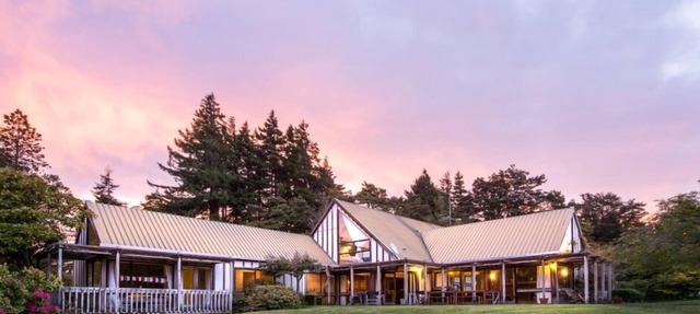 BEECH TREE LODGE- BEST PRICE ! SLEEPS 14 -PET FRIENDLY- BOOK NOW in Ohakune