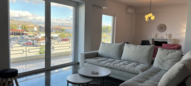Big size appartment at the port of the old city of Nafplio with view to the sea. in Nafplio