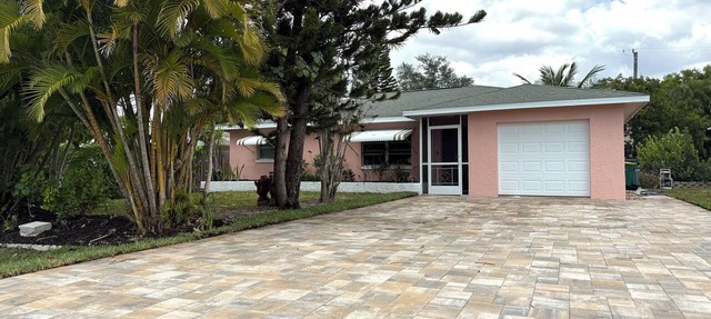 Bonita Shores Beach House Close to Doc's, Barefoot Beach, Naples +Dog-Friendly! in Bonita Springs