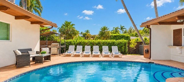 Breathtaking 5BR/3BA Villa near Hollywood Beach in Hollywood