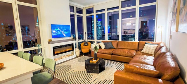 Breathtaking NYC Skyline Apartment 2BR 2BA with Fireplace in New York