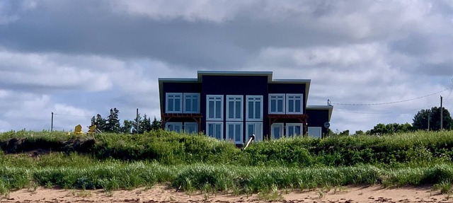 Bright and Airy Oceanfront Beach House! in Belle River