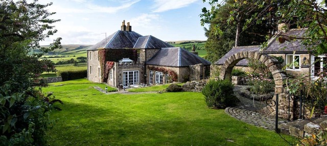 Broadgate House & Steading - sleeps 12 guests in 6 bedrooms in West Woodburn