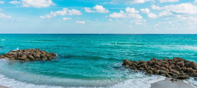 BY THE SEA VACATION VILLAS 2 BED/POOL/TWO BLOCKS TO BEACH/DESIGNER FURNISHED in Deerfield Beach