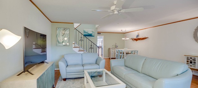 Central Beach 2 BR under the oaks on Cardinal Drive; 2 min, walk to beach in Vero Beach