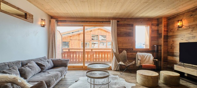 Chalet '2 Sur La Route Du Tour' with Balcony and Wi-Fi in Huez
