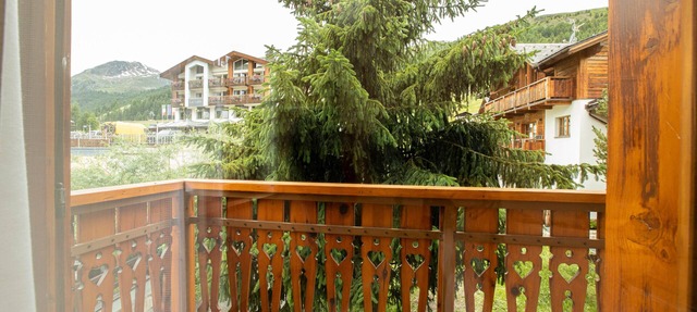 Chalet 'Apartment 1' with Mountain View, Shared Garden and Wi-Fi in Livigno