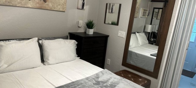 Charming 1-bedroom house in fantastic West Palm Beach with AC in West Palm Beach