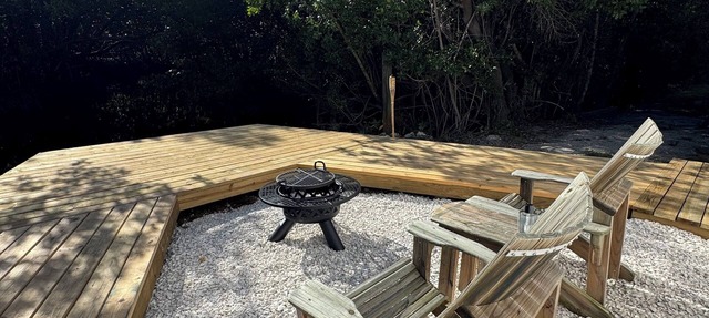 Charming 1-bedroom cottage with AC and WiFi on a creek with private deck. in Ochopee