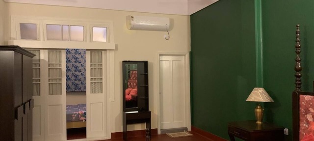 Charming 2-bedroom, 2 bath apartment in Central Kolkata with WiFi, AC, Kitchen in Kolkata