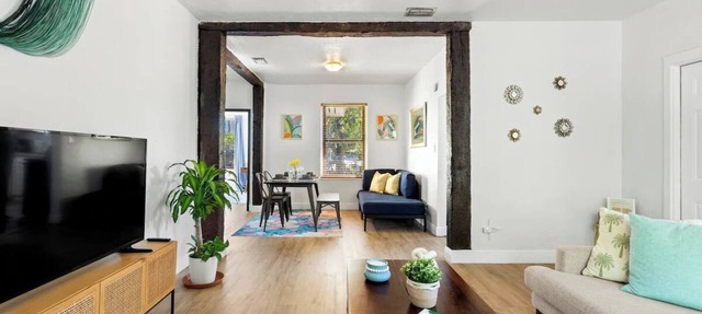 Charming 2-bedroom apartment 1 block away from the Design District! in Miami