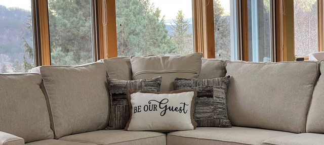 Charming 3-bedroom house with WiFi and AC in beautiful La Crosse in La Crosse