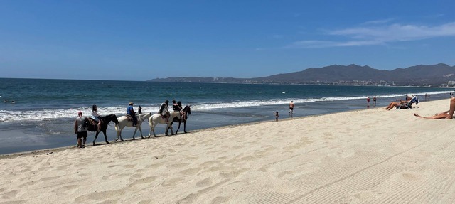 Charming 3-Bedroom Spacious Condo Close to Beach! Pool included! All King Beds! in Bucerías
