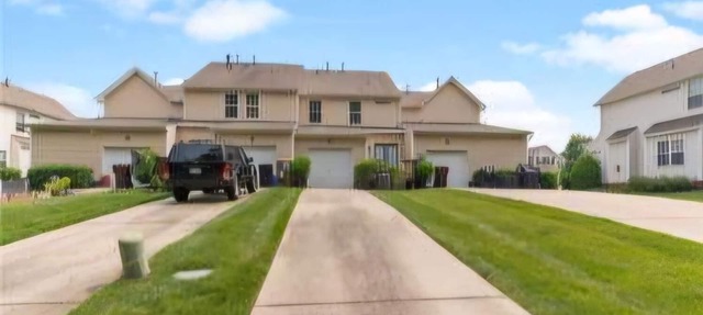 Charming 3-bedroom townhome in Midlothian with WiFi, TV and AC in Midlothian