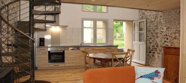 Charming and comfortable loft-style gîte* near Vichy for 4 to 5 people in Châteldon
