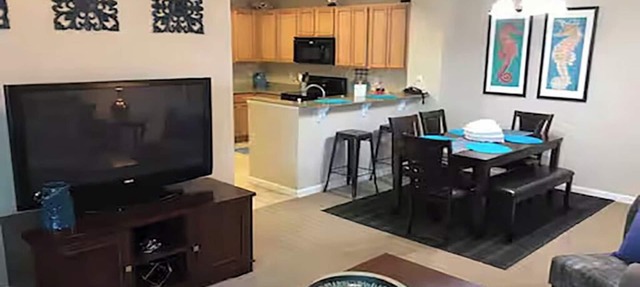 Charming poolside 2-bedroom condo w/gym, hot tub and steps from Destin Fun! in Destin