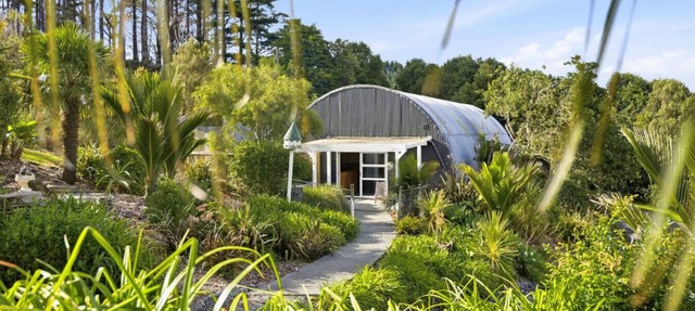 Chic Converted Barn in Matakana with Spa in Hibiscus Coast