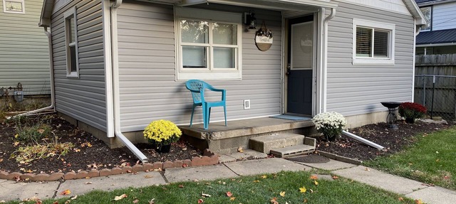Clean, cozy, modern1 bdrm house just 7 blocks from the Honeywell Center in Wabash