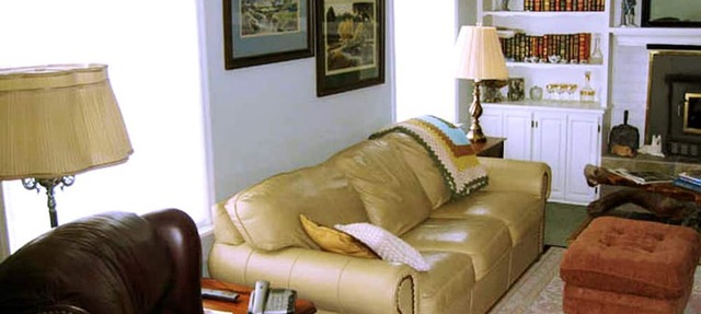 Comfortable Bed and Breakfast Room for Two in Aurora, Indiana in Aurora