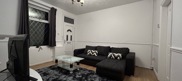 Comfortable, spacious Two bedroom house close to Etihad Stadium in Ashton-under-Lyne