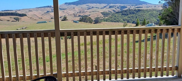 Comfortable studio with stunning mountain & ocean views – Your perfect getaway! in Raglan