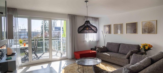 Comfortable vacation apartment with covered balcony near the lake and center in Überlin in Überlingen