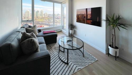 Condo Downtown Vancouver - Near Rogers Arena & BC Place w Parking in Vancouver